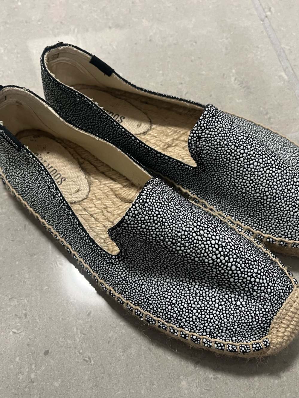 Black & White Pebble Espadrille Slip-Ons - women 8